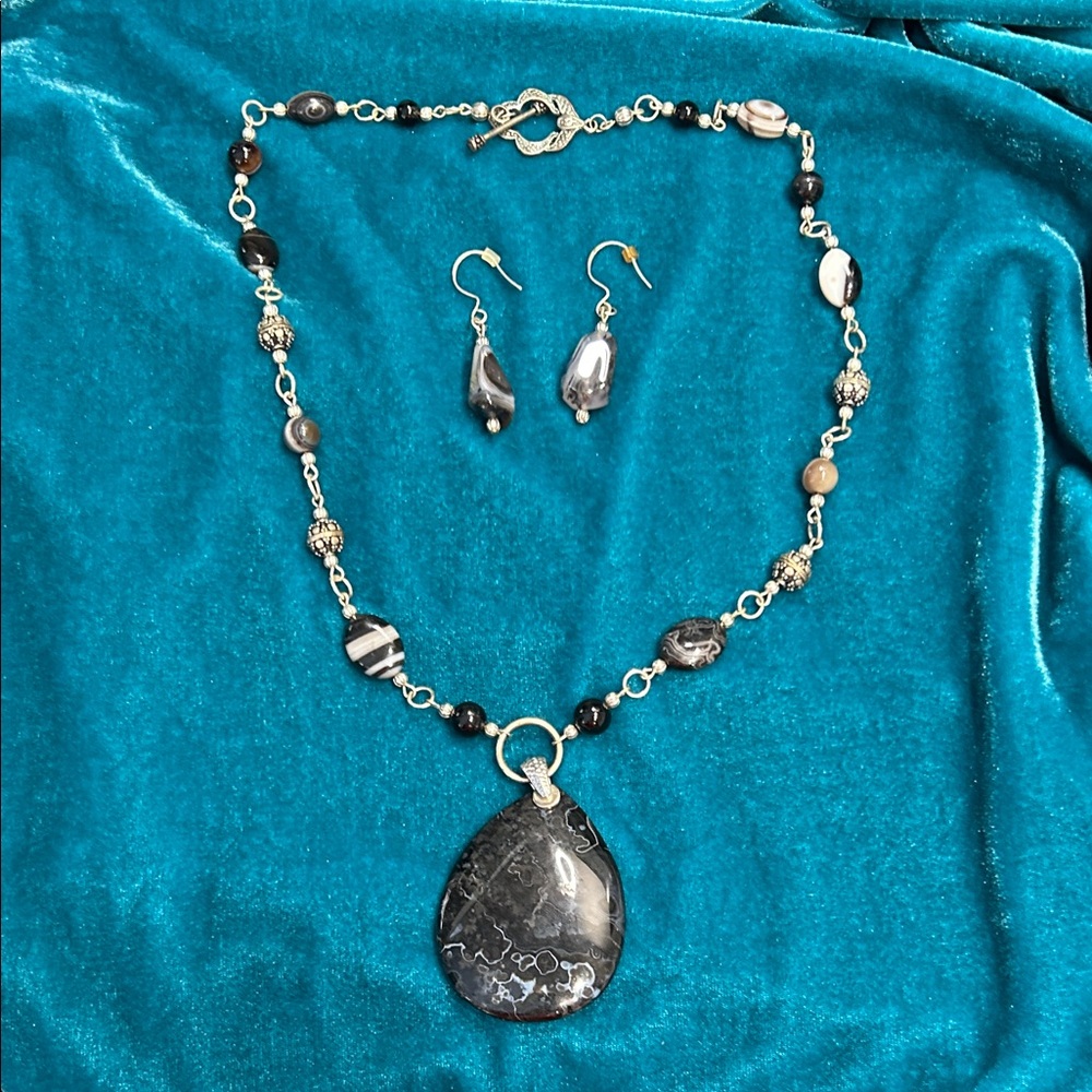 Agate Necklace and Earring Set